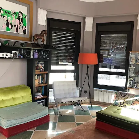 Casa en Bouzas con piscina y próxima a la playa *