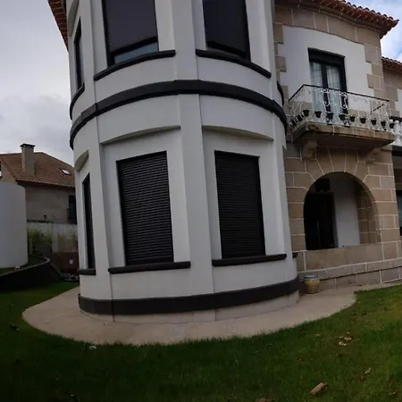 Casa en Bouzas con piscina y próxima a la playa * Vigo
