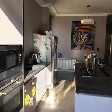Casa en Bouzas con piscina y próxima a la playa Сasa de vacaciones *