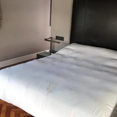 Casa en Bouzas con piscina y próxima a la playa *
